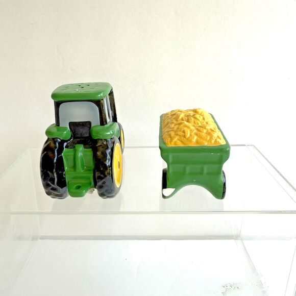 Vintage John Deere Tractor Hay Trailer Salt Pepper Shakers Porcelain/Ceramic - Picture 6 of 12
